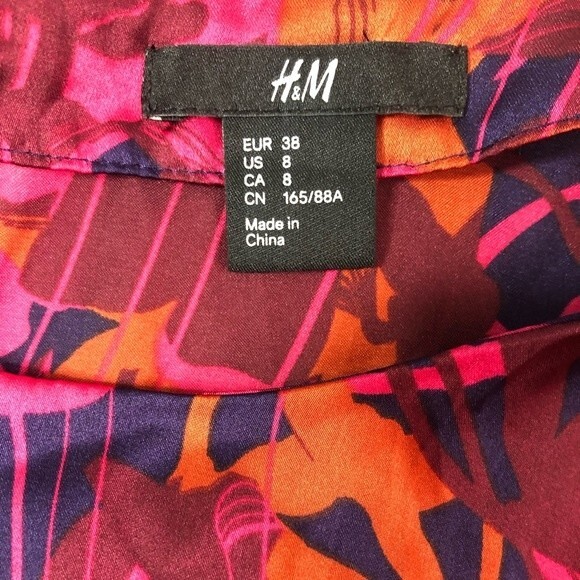 H&M Sleeveless Rio Floral Satin Blouse - Picture 5 of 5